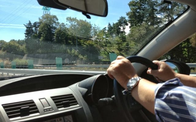 父とドライブ Driving with my dad to Grandma’s place