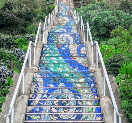 サンフランシスコの、色鮮やかなタイル階段。San Francisco Tiled Steps