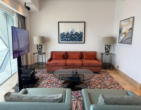 【宿泊記】アブダビの「傾く塔」アンダーズ。現代建築の刺激と、個の繋がりに触れる Andaz Capital Gate Abu Dhabi: Modern Architectural Thrills and Personal Connections