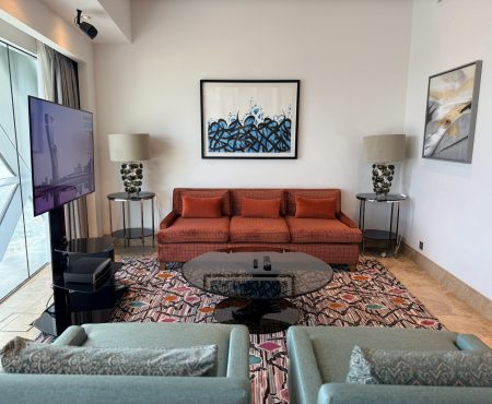 【宿泊記】アブダビの「傾く塔」アンダーズ。現代建築の刺激と、個の繋がりに触れる Andaz Capital Gate Abu Dhabi: Modern Architectural Thrills and Personal Connections